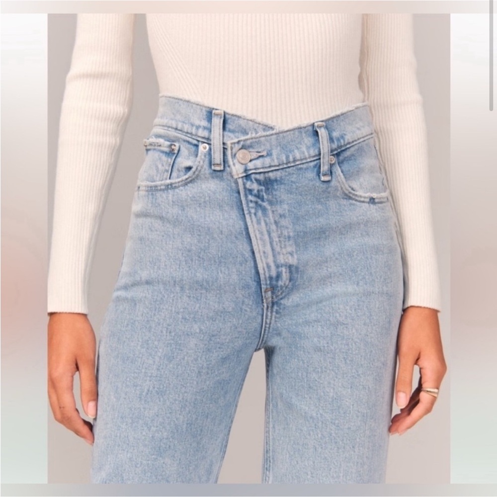 A&F 90s Straight Ultra High Rise